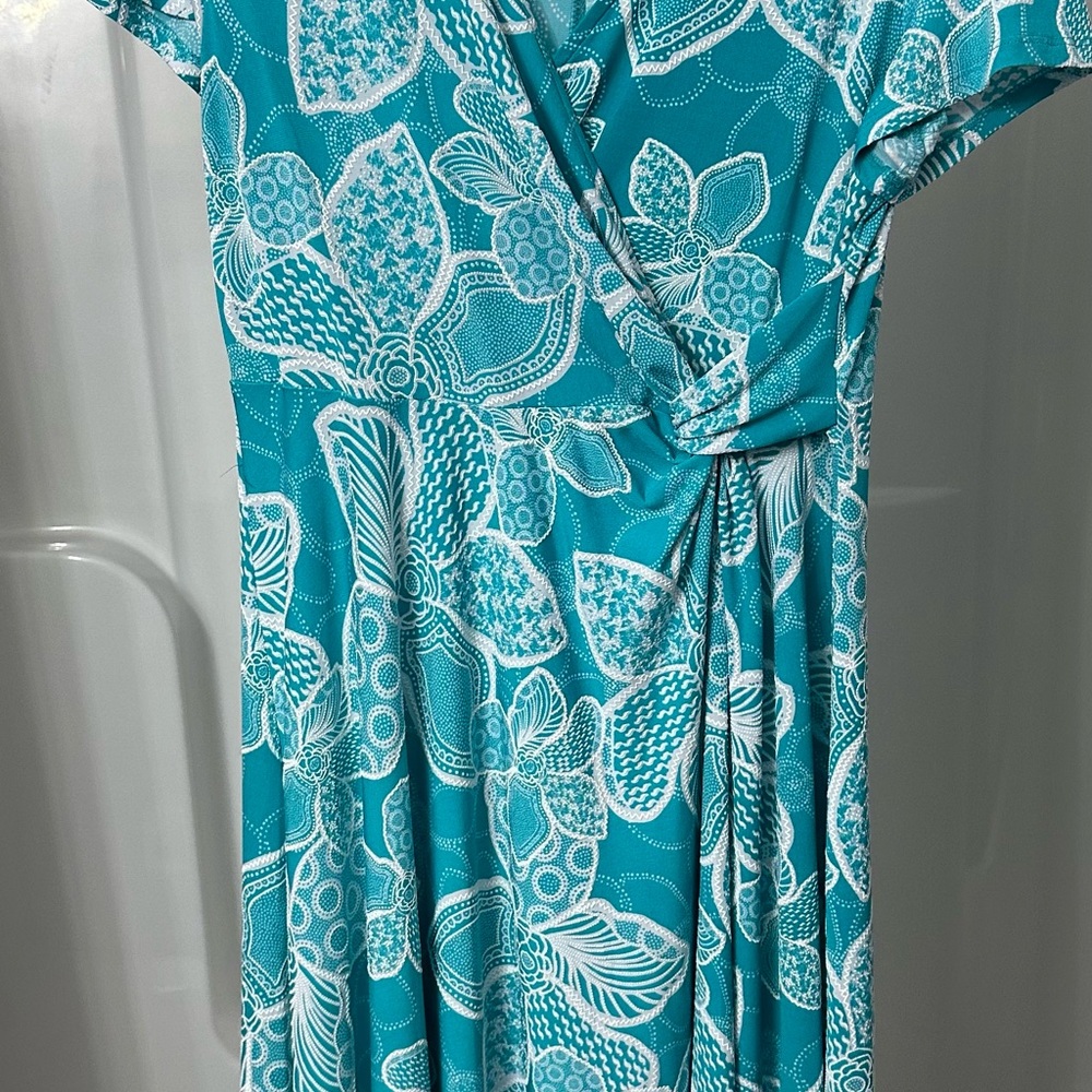 Perceptions Petite Medium Teal and White Floral Wrap Dress